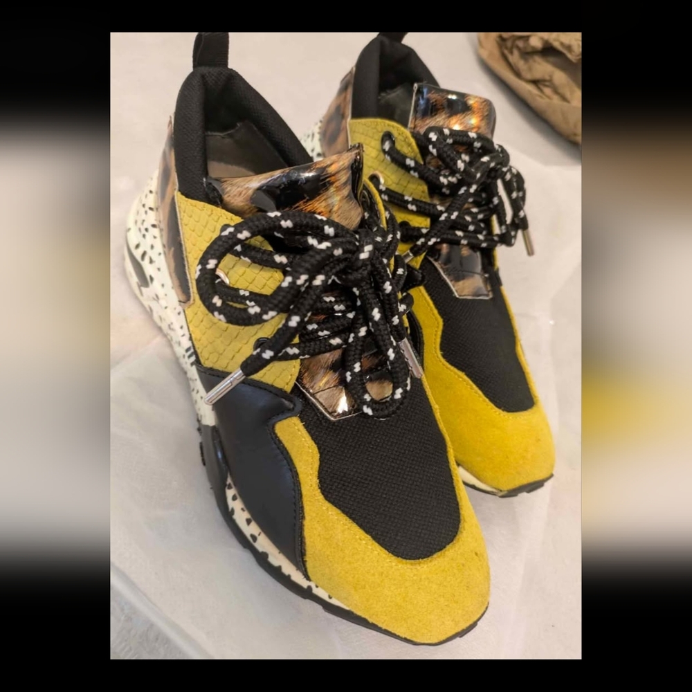 Steve Madden Yellow and Black Sneakers Casual Comfy